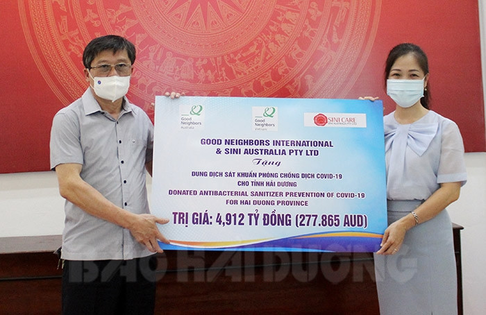 Tổ chức Good Neighbors International Việt Nam- Australia tặng nước sát khuẩn trị giá hơn 4,9 tỷ đồng cho Hải Dương